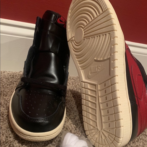 Jordan Retro 1 High OG Defiant - Couture - Picture 2 of 8